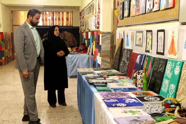 افتتاح نمایشگاه دست‌سازه در هنرستان دخترانه ثمین
