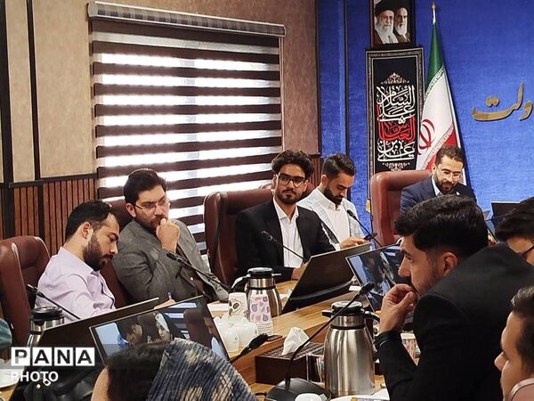 نسل زد پای بازنگری ساختار شورای مشاوران نشست