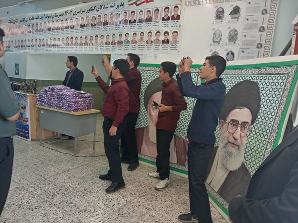 جشن ستارگان و تجلیل از پذیرفته شدگان کنکور ۱۴۰۴ دبیرستان نمونه آیت‌الله خامنه‌ای 