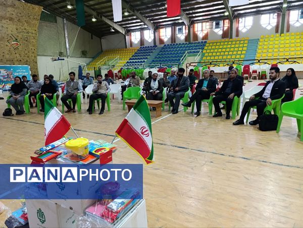 توزیع ۲۰۰۰ بسته لوازم التحریر در کهگیلویه‌ و‌ بویراحمد