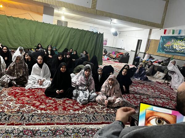آخرین لحظات معنوی روز اعتکاف در مسجد امام حسین(ع)