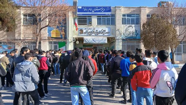 آیین تجلیل و قدردانی از برترین‌های مسابقات فوتسال درون مدرسه‌ای در دبیرستان امام رضا (ع) 