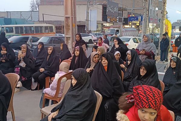 پیشوا غرق در نور نیمه شعبان