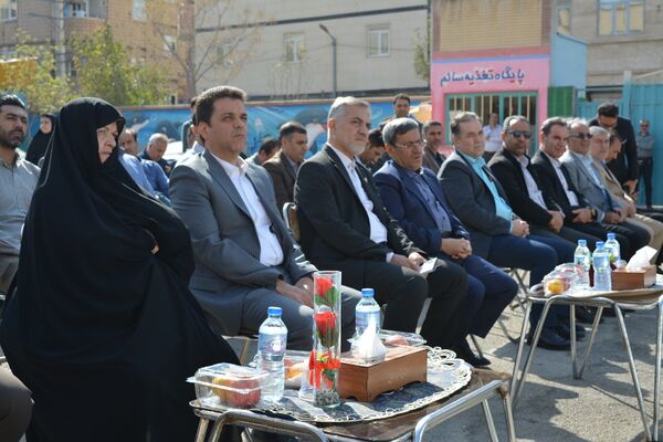 حاج مجید خوئی و بانو کمپانی، سازندگان ۹ کلاس جدید برای دختران بهارستانی