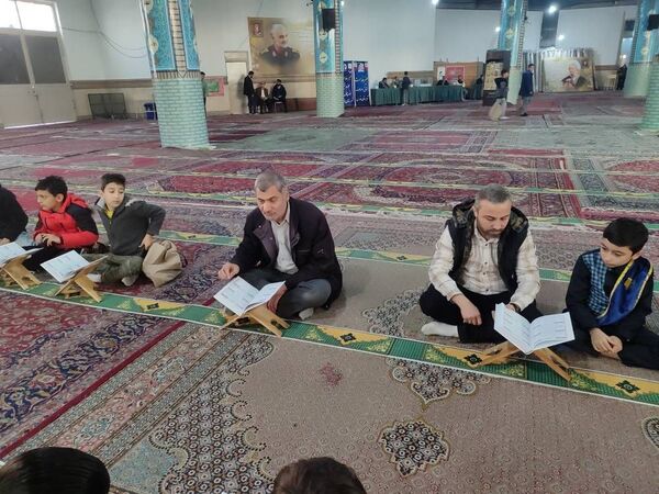 محفل انس باقرآن و اجرای سرود یاعلی با همکاری دانش‌آموزان مدرسه فرهنگ