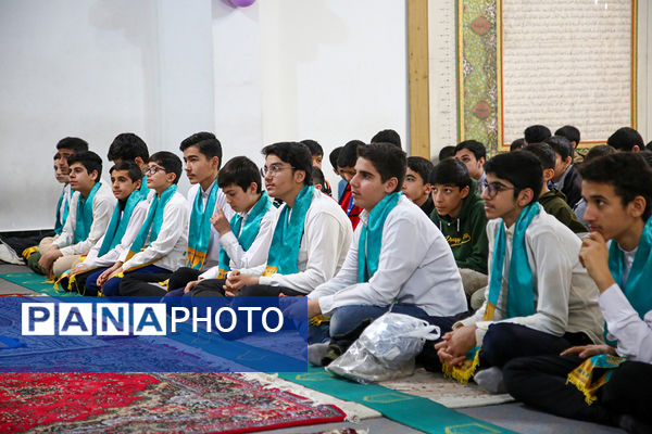 دورهمی قرآنی حافظان و قاریان نوجوان در حرم حضرت معصومه(س)