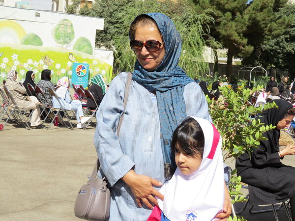 نواختن زنگ اول مهر در مدرسه شهدا فرهنگی 
