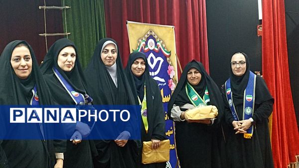 همایش تجلیل از مربیان و اعضای پیشتاز در محمودآباد 