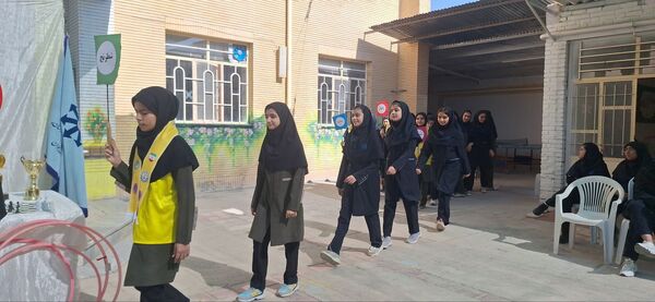 افتتاحیه المپیاد ورزشی در دبیرستان فرزانگان دوره اول 