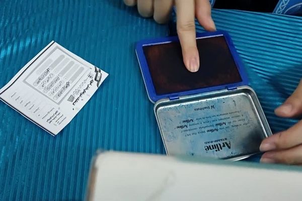 حس و حال انتخابات شورای دانش آموزی در دبیرستان حضرت خدیجه (س) جعفریه قم 