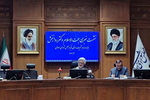 مسئولان جوانان را با هزاران فرصت شغلی موجود آشنا کنند