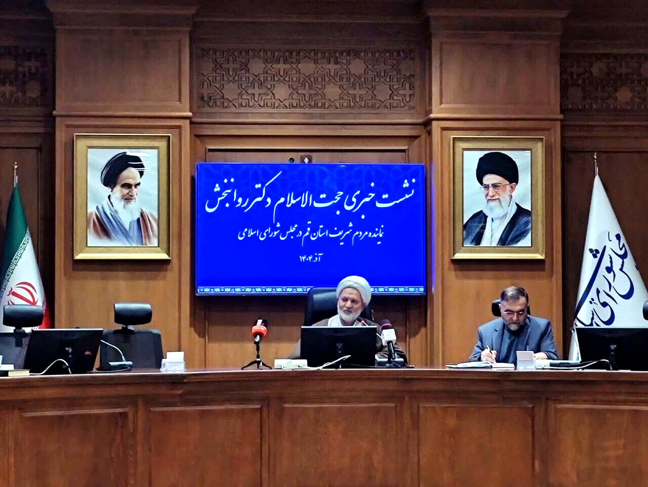 مسئولان جوانان را با هزاران فرصت شغلی موجود آشنا کنند