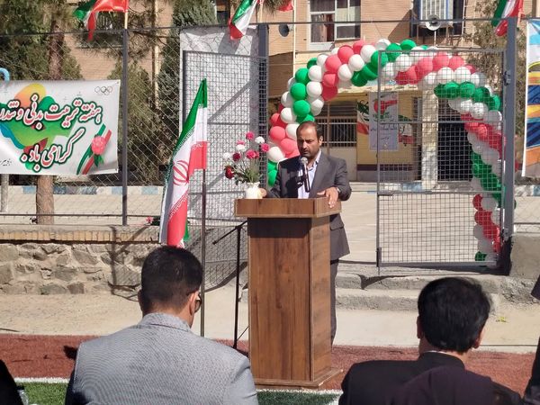 افتتاح چمن مصنوعی دبیرستان نمونه دولتی دانش کاشمر 