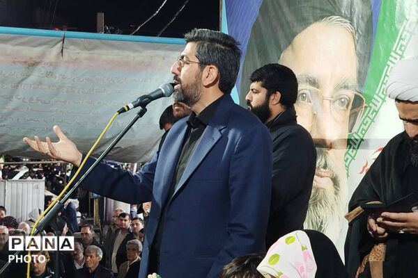 نیمکتی برای رفاقت با شهدا