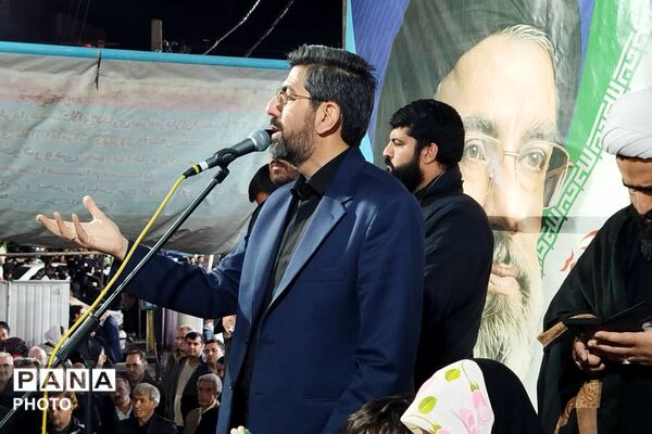 نیمکتی برای رفاقت با شهدا