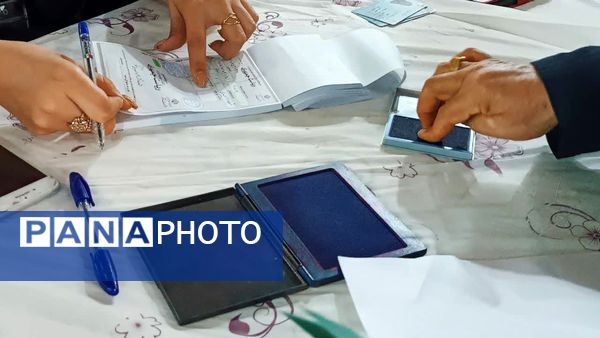 حضور فرهنگیان ناحیه ۲ اهواز در چهاردهمین دوره انتخابات ریاست جمهوری