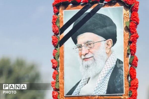 وداعی تاریخی در پایتخت ،پیکر رهبر انقلاب بر دوش ملت ایران