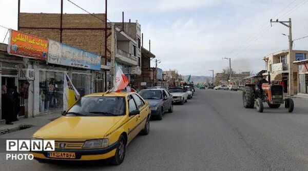 رژه‌ خودرویی در روستای دهنوِ آورزمان