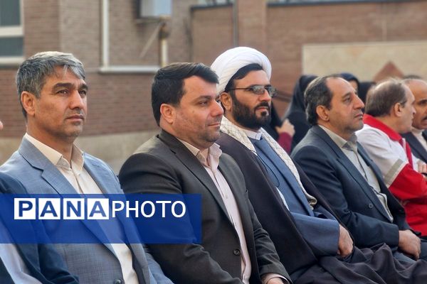 آیین نواخته شدن زنگ انقلاب اسلامی در مدرسه آیت‌الله خامنه‌ای قرچک