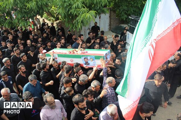 خاکسپاری دو شهید جنگ سوم در گلزار شهدای روستای فردو