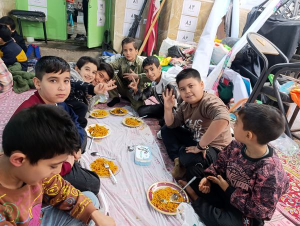 مسجد حسین‌بن‌علی (ع) میزبان لبخند دانش‌آموزان در جشن میلاد دو امام