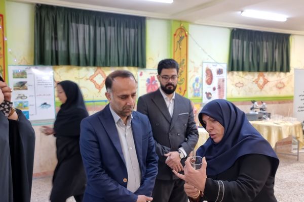 برپایی نمایشگاه صنایع آموزشی و فناوری‌های نوین در دبستان علوی 