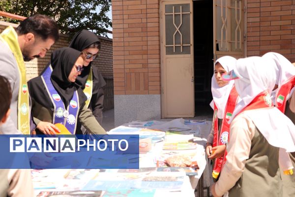 برپایی بازارچه تمام تشکلاتی در دبستان شهید ناصری