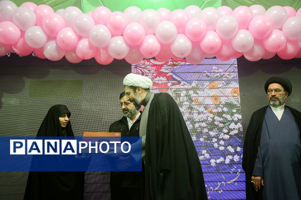 جشن ازدواج ۷۳۰ زوج دانشجوی در حرم حضرت معصومه(س)