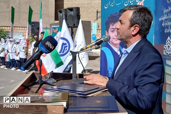 آغاز سال تحصیلی در مدرسه دخترانه مهرنگار باقر شهر با حضور مسئولان 