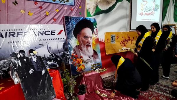 زنگ انقلاب در دبیرستان شاهد یاس نبی گناباد 