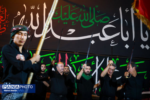 مراسم عزاداری شب تاسوعای حسینی در میدان منیریه تهران