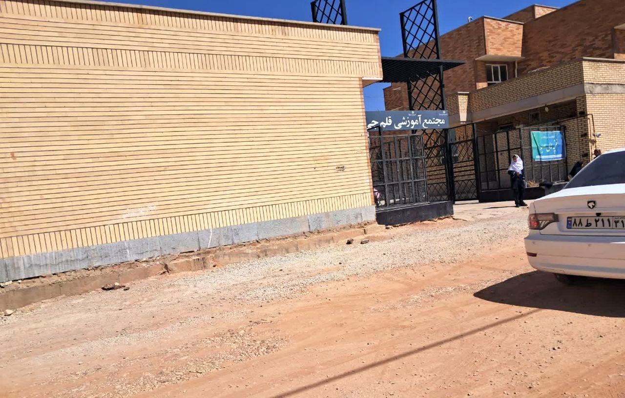 آغاز آسفالت مسیر دسترسی به مدرسه قلم‌چی دخترانه تلوری