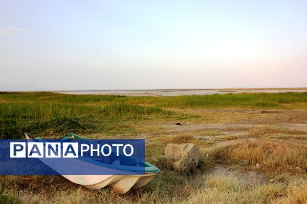 قایق‌های به گل نشسته دریاچه ارومیه