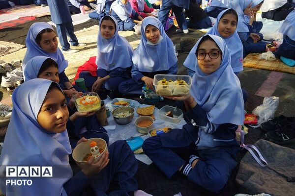 استقبال دانش آموزان دبستان شهید مجید مجیدی از طرح «صبحانه سلامت»