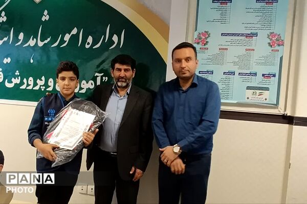 تجلیل از خبرنگاران پانا مدارس شاهد در اداره امور شاهد و ایثارگران فارس
