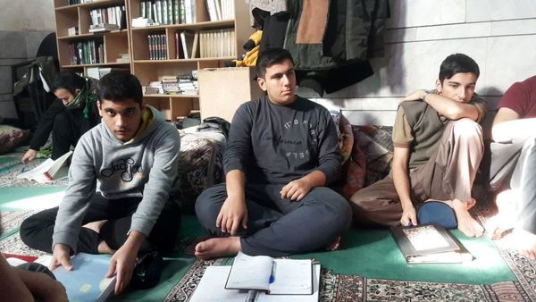 حلقه‌های معرفتی دانش‌آموزان معتکف دبیرستان ماندگار امام صادق(ع) قم