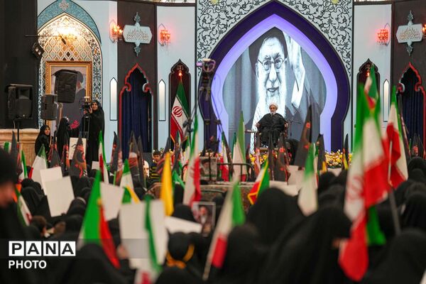 اجتماع بانوان انقلابی به مناسبت چهلم قائد امت و شهدای میناب در مسجد جمکران 