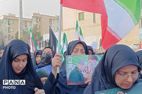 اجتماع مردم شهرستان پردیس برای بیعت با ولی امر مسلمین 