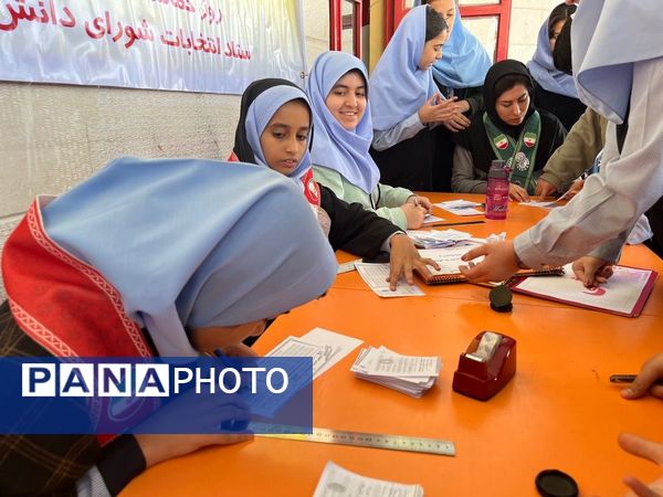 انتخابات شورای دانش‌آموزی دردبستان ارمینه مصلی نژاد