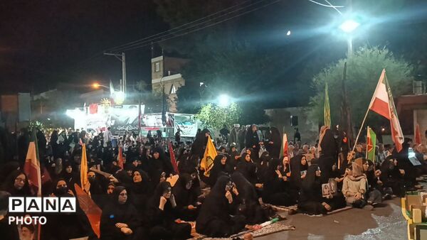 تجمع پرشور مردم پلدختر در میدان بهشتی به‌ مناسبت چهلم رهبر شهید