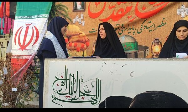 مراسم اعطای حکم و نشان فرماندهی بسیج دانش آموزی دبیرستان شاهد تکتم ناحیه۳