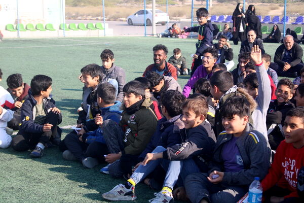 پیاده‌روی خانوادگی در روستای هلیله شهرستان بوشهر 