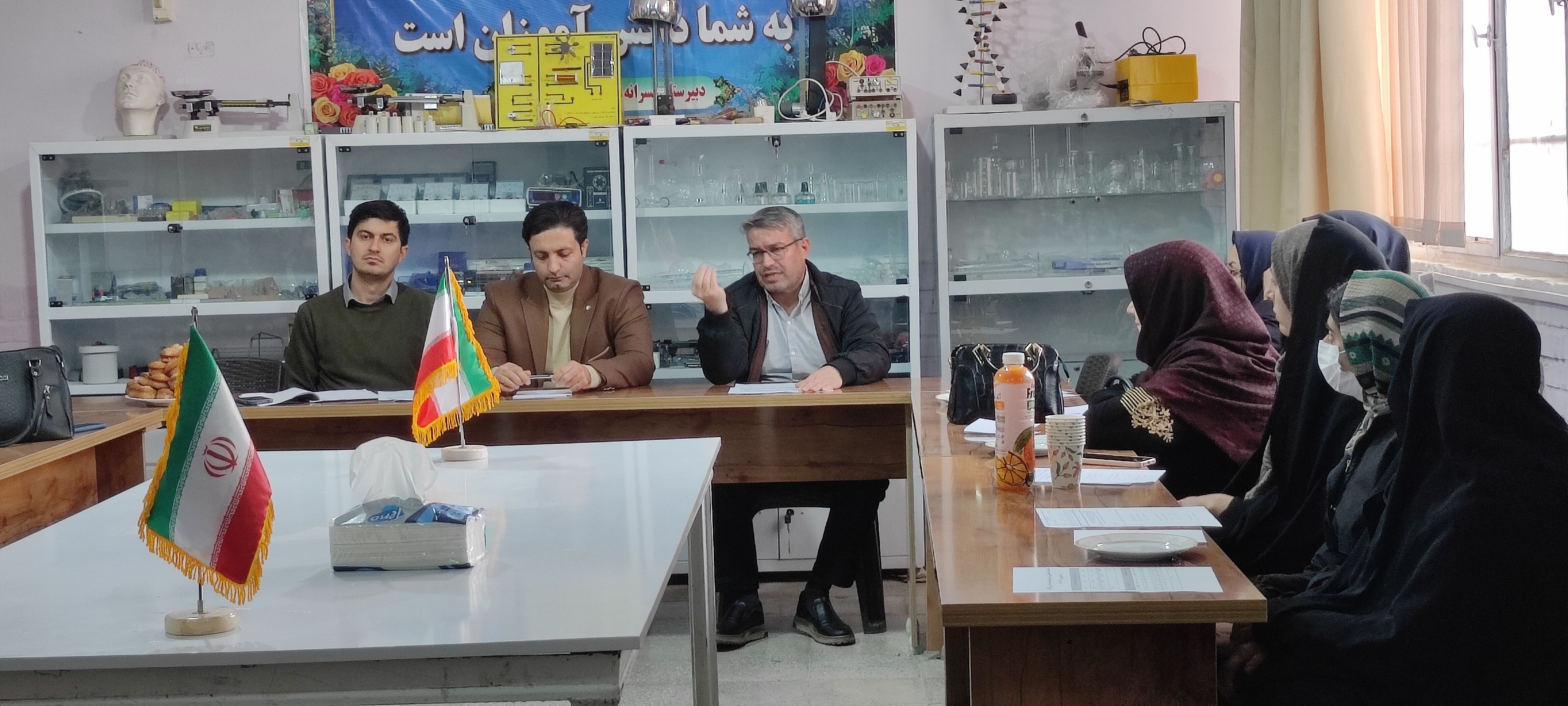 برگزاری کارگاه هدایت تحصیلی پایه نهم در دبیرستان فرزانگان شیروان