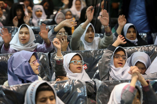 حضور تولیت آستان قدس رضوی در جمع دانش‌آموزان با آسیب بینایی مشهد