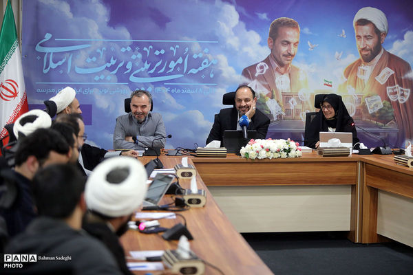  نشست فعالان و مجموعه‌های مردمی تربیت با معاون پرورشی و فرهنگی وزارت آموزش و پرورش