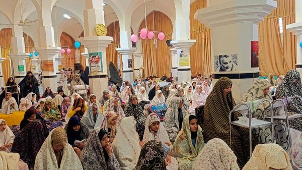 بازدید مسئولان از معتکفین دختر در محل مسجد جامعه شهرستان خلیل آباد