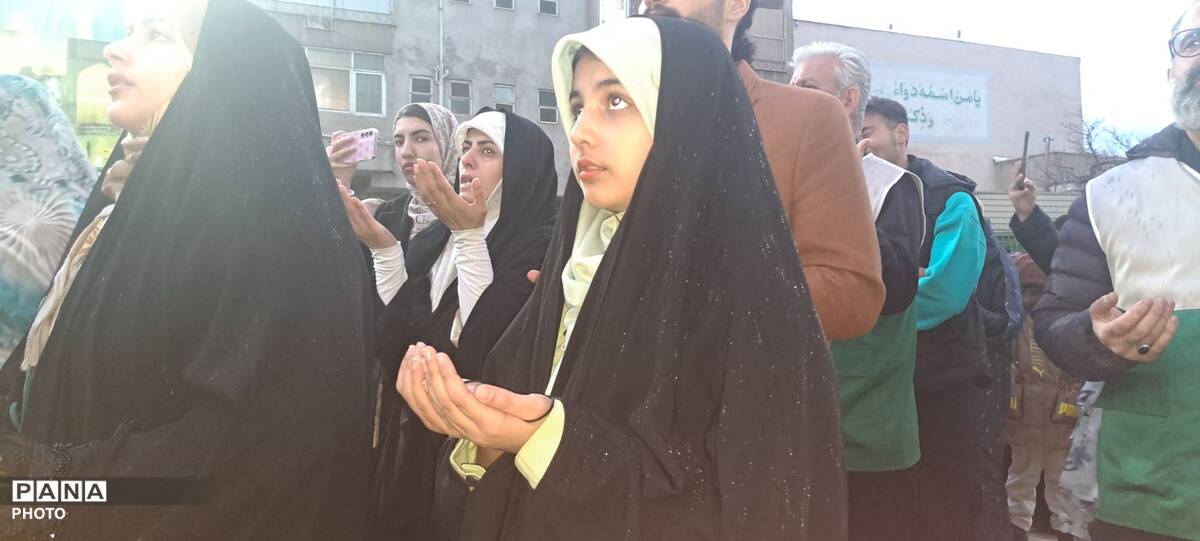 حضور مردم کرج در لحظه تحویل سال 1405