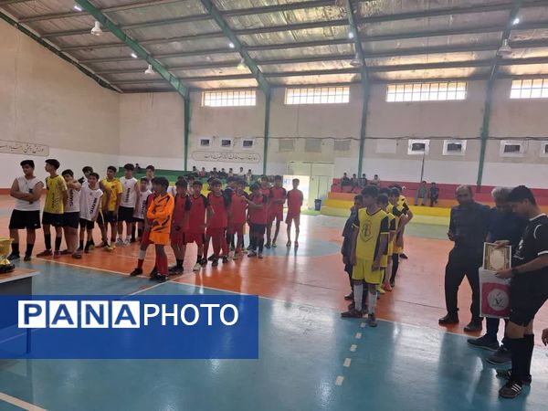 برگزاری مسابقات فوتسال بین مدارس در پارسیان 
