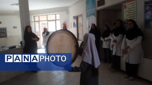 تبریک روز پرستار به کارکنان درمانگاه و خانه بهداشت روستای فدافن 