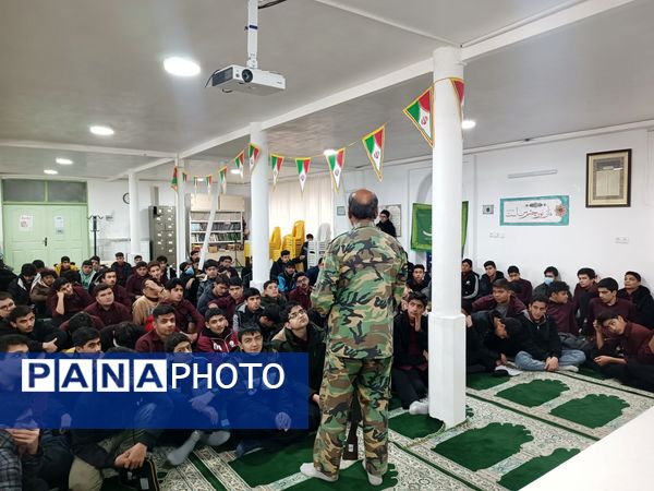 کلاس عملی  آمادگی دفاعی در دبیرستان نمونه آیت الله خامنه ای 